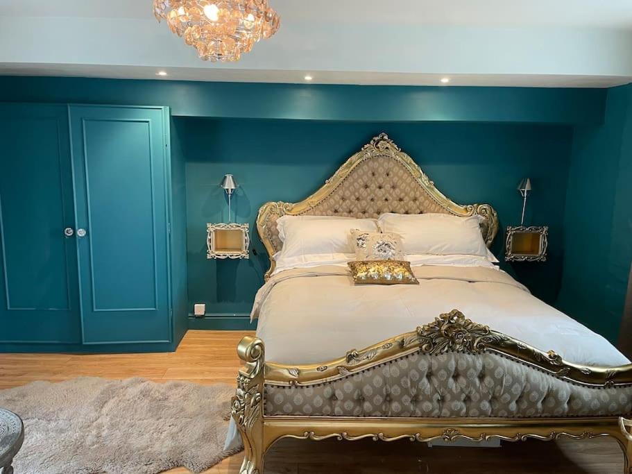 Harvington The Big Cosy Boudoir Bed + Hot Tub 아파트 외부 사진