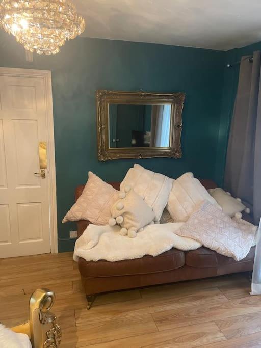 Harvington The Big Cosy Boudoir Bed + Hot Tub 아파트 외부 사진